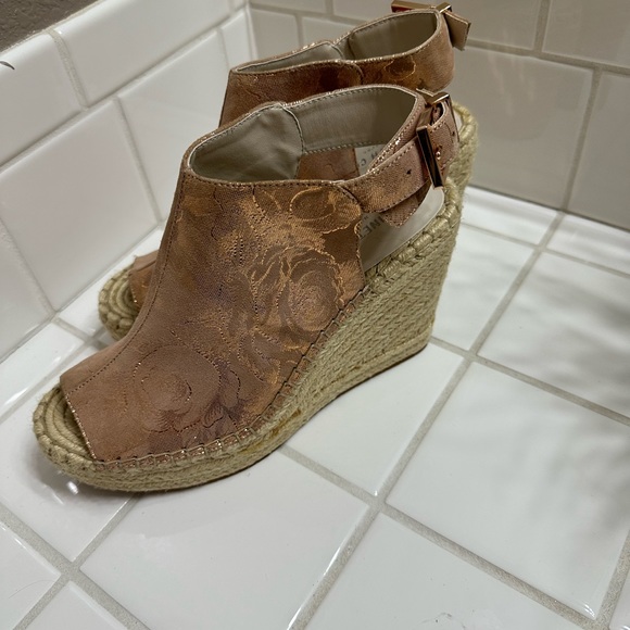Kenneth Cole Olivia Rose Gold Wedge Espadrille - Picture 5 of 6
